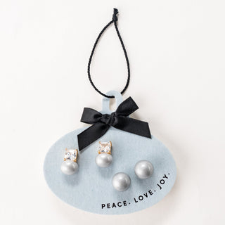 Noelle Pearl Holiday Post Duet